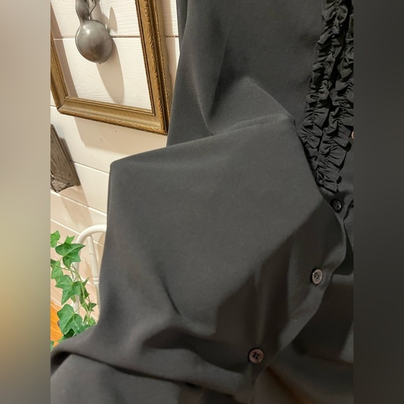 JUSTE POUR MOI  button down shirt with a frill along the topSize 1x - Picture 10 of 10